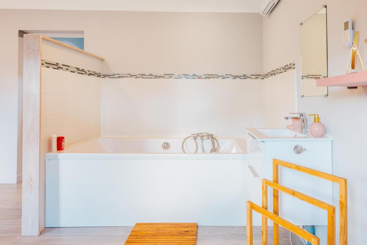 Grande Maison Avec Piscine Et Jacuzzi A La Campagne Desvres ภายนอก รูปภาพ